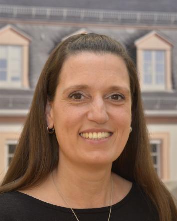 Julia Sanmartin, Sachbearbeitung, Weiterbildung