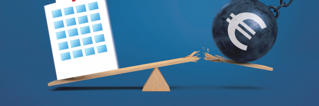 Abbildung einer Wage. Auf der einen Seite ein Krankenhausgebäude mit Pleitegeier auf dem Dach. Auf der anderen Seite eine Abrisskugel mit Euro-Zeichen, die die Waage zerstört.